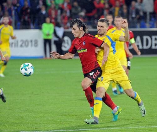 SC Freiburg vs NK Dom?ale Domzale Freiburg, Schwarzwald Stadion, 27.7.2017 Fußball, UEFA; Europa-League-Qualifikation; Saison 2017-2018 Ça?lar Caglar Söyüncü Soeyuencue, SC Freiburg; ?an ?u?ek Zan Zuzek, Domzale Foto- und alle