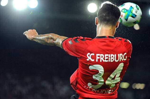 SC Freiburg vs NK Dom?ale Domzale Freiburg, Schwarzwald Stadion, 27.7.2017 Fußball, UEFA; Europa-League-Qualifikation; Saison 2017-2018 Kopfball Tim KLEINDIENST, SC Freiburg Foto- und alle