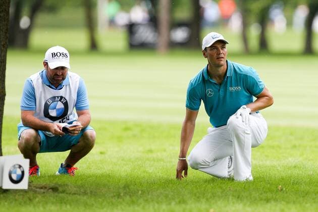 l-r: Caddie Craig Connelly und Martin Kaymer (GER) beraten sich , BMW International Open 2015, Tag 2, Golf, 26.06.2015 Moosinning Bayern Deutschland Copyright: xkolbert-press ChristianxKolbertx