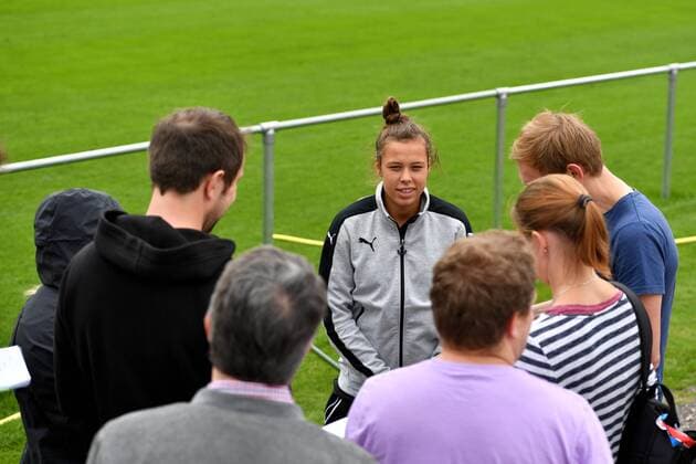 SOCCER - UEFA EURO EM Europameisterschaft Fussball 2017 WAGENINGEN,NETHERLANDS,28.JUL.17 - WOMEN SOCCER - UEFA Women s European Championship EM Europameisterschaft 2017, quarterfinal, preview, mixed zone team AUT. Image shows NicoleÊBilla (AUT) and journalists. Keywords: interview. GEPAxpictures xFlorianxErtl