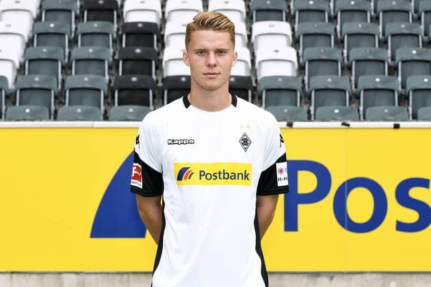 Fußball, GER, 1.BL, Porträttermin 2017 2018, VfL Borussia Mönchengladbach, Nico Elvedi (Gladbach). Einzelbild, Portrait, Porträt.
