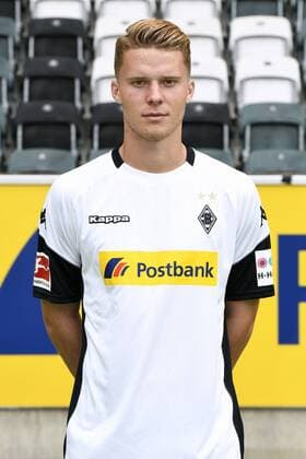 Fußball, GER, 1.BL, Porträttermin 2017 2018, VfL Borussia Mönchengladbach, Nico Elvedi (Gladbach). Einzelbild, Portrait, Porträt.