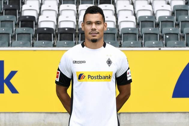Fußball, GER, 1.BL, Porträttermin 2017 2018, VfL Borussia Mönchengladbach, Timothee Kolo Kolodziejczak (Gladbach). Einzelbild, Portrait, Porträt.
