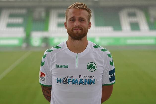 24.07.2017 - SpVgg Spielvereinigung Greuther Fürth Kleeblatt - 2. Fußball Bundesliga BL - Saison 2017 2018 - Fototermin Porträttermin Portraittermin - - Philipp Hofmann (11, SpVgg Greuther Fürth ) - Einzelbild Einzelfoto Portrait Porträt Kopfbild