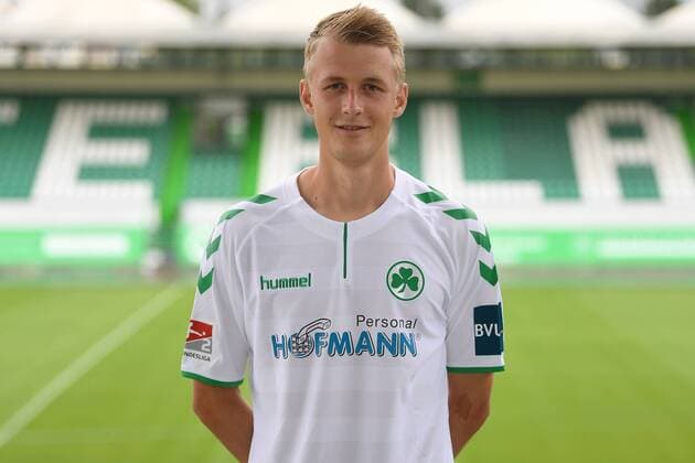 24.07.2017 - SpVgg Spielvereinigung Greuther Fürth Kleeblatt - 2. Fußball Bundesliga BL - Saison 2017 2018 - Fototermin Porträttermin Portraittermin - - Lukas Gugganig (4, SpVgg Greuther Fürth ) - Einzelbild Einzelfoto Portrait Porträt Kopfbild
