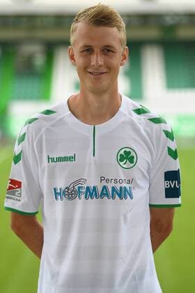 24.07.2017 - SpVgg Spielvereinigung Greuther Fürth Kleeblatt - 2. Fußball Bundesliga BL - Saison 2017 2018 - Fototermin Porträttermin Portraittermin - - Lukas Gugganig (4, SpVgg Greuther Fürth ) - Einzelbild Einzelfoto Portrait Porträt Kopfbild