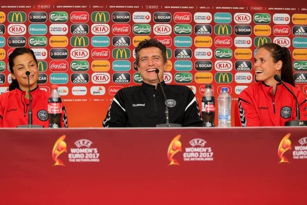 v.li.: Nadia Nadim (Dänemark, 9), Nils Nielsen (Trainer, Cheftrainer, Dänemark, Simone Boye Sörensen (Dänemark, 5), bei der Pressekonferenz, Abschlusspressekonferenz, PK, press conference PK Pressekonferenz Pressetermin im Media Center, im Vorfeld des Spiels, Freude, freundlich, fröhlich, strahlend, optimistisch, Fussball, UEFA Women s EURO 2017, MD-1, Deutschland - Dänemark, xozx