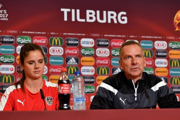 SOCCER - UEFA EURO EM Europameisterschaft Fussball 2017 TILBURG,NETHERLANDS,29.JUL.17 - WOMEN SOCCER - UEFA Women s European Championship EM Europameisterschaft 2017, quarterfinal, Austria vs Spain, preview, press conference PK Pressekonferenz team AUT. Image shows Sarah Zadrazil and head coach Dominik Thalhammer (AUT). GEPAxpictures xFlorianxErtl