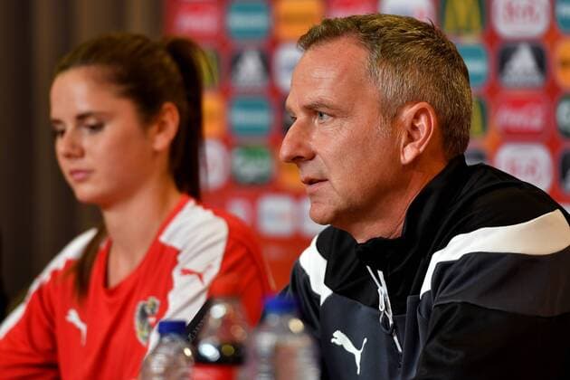 SOCCER - UEFA EURO EM Europameisterschaft Fussball 2017 TILBURG,NETHERLANDS,29.JUL.17 - WOMEN SOCCER - UEFA Women s European Championship EM Europameisterschaft 2017, quarterfinal, Austria vs Spain, preview, press conference PK Pressekonferenz team AUT. Image shows Sarah Zadrazil and head coach Dominik Thalhammer (AUT) GEPAxpictures xFlorianxErtl