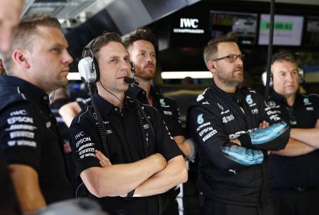 Motorsports: FIA Formula One World Championship WM Weltmeisterschaft 2017, Grand Prix of Hungary, mechanic of Mercedes AMG Petronas F1 Team Budapest Hungary xHOCHxZWEIx