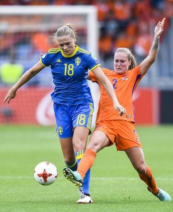 Bilder des Tages - SPORT Fußball, Frauen EM, Niederlande - Schweden 170729 Sveriges Fridolina Rolfö och Hollands Desiree van Lunteren i kvartsfinalen mellan Holland och Sverige under dag 14 av fotbolls-EM den 29 juli 2017 i Doetinchem.  Copyright: CARLxSANDIN BB170729CS078