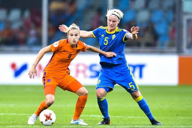 Fußball, Frauen EM, Niederlande - Schweden 170729 Hollands Vivianne Miedema och Sveriges Nilla Fischer i kvartsfinalen mellan Holland och Sverige under dag 14 av fotbolls-EM den 29 juli 2017 i Doetinchem.  Copyright: CARLxSANDIN BB170729CS101