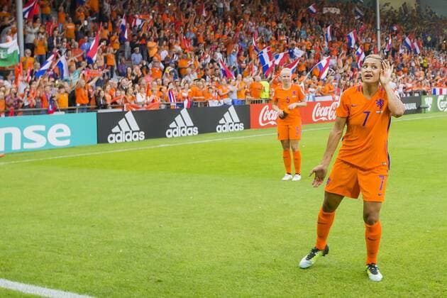 Fußball, Frauen EM, Niederlande - Schweden 2:0 DOETINCHEM - 29-07-2017, EK Vrouwenvoetbal 2017, Women s Euro 2017, Stadion De Vijverberg, Kwartfinale, Nederland - Zweden, Uitslag 2-0, Nederland speelster Shanice van de Sanden viert de overwinning Nederland - Zweden  x1658749x
