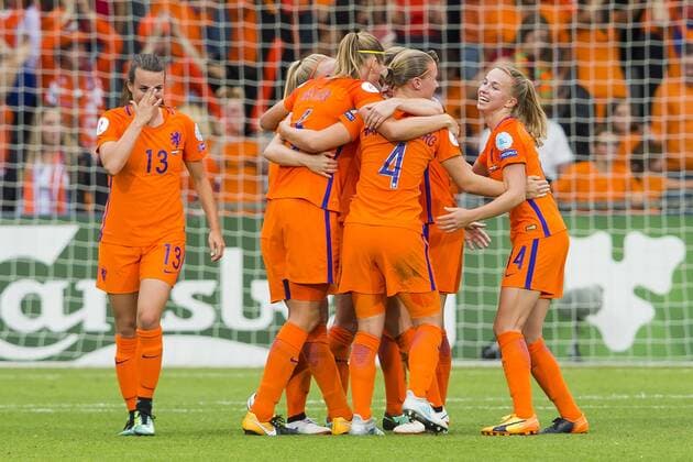 Fußball, Frauen EM, Niederlande - Schweden 2:0 DOETINCHEM - 29-07-2017, EK Vrouwenvoetbal 2017, Women s Euro 2017, Stadion De Vijverberg, Kwartfinale, Nederland - Zweden, Uitslag 2-0, speelsters Nederland vieren de overwinning Nederland - Zweden  x1658754x