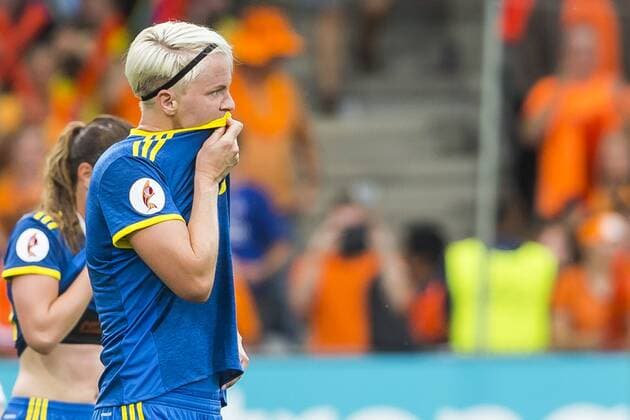 Bilder des Tages - SPORT Fußball, Frauen EM, Niederlande - Schweden 2:0 DOETINCHEM - 29-07-2017, EK Vrouwenvoetbal 2017, Women s Euro 2017, Stadion De Vijverberg, Kwartfinale, Nederland - Zweden, Uitslag 2-0, Zweden speelster Nilla Fischer baalt na afloop Nederland - Zweden  x1658755x