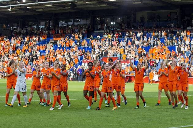 Fußball, Frauen EM, Niederlande - Schweden 2:0 DOETINCHEM - 29-07-2017, EK Vrouwenvoetbal 2017, Women s Euro 2017, Stadion De Vijverberg, Kwartfinale, Nederland - Zweden, Uitslag 2-0, speelsters Nederland vieren de overwinning Nederland - Zweden  x1658766x