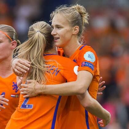 Fußball, Frauen EM, Niederlande - Schweden 2:0 DOETINCHEM - 29-07-2017, EK Vrouwenvoetbal 2017, Women s Euro 2017, Stadion De Vijverberg, Kwartfinale, Nederland - Zweden, Uitslag 2-0, Nederland speelster Vivianne Miedema (r) viert de 2-0 net Nederland speelster Desiree van Lunteren (l) Nederland - Zweden  x1658835x