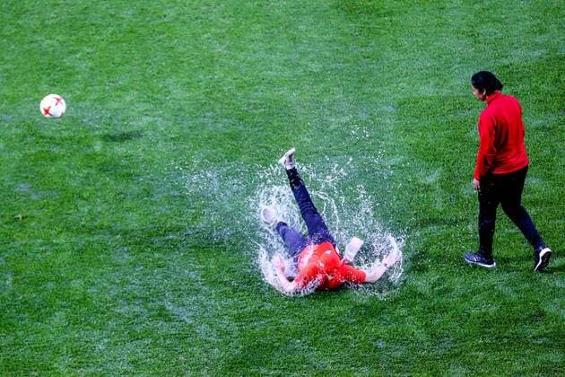coach Steffi Jones of Germany women, volontair tries to shoot a ball in the wet grass and falls during the UEFA WEURO 2017 quarter finale match between Germany and Denmark at the Sparta stadium Het Kasteel on July 29, 2017 in Rotterdam, The Netherlands Women: Germany v Denmark UEFA WEURO 2017 2017 2018 xVIxVIxImagesx xTomxBodexMultimediaxIVx 8342549