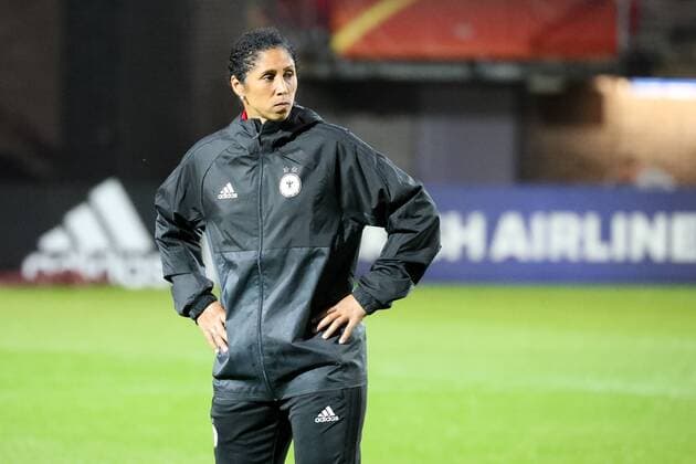 Steffi Jones (Stephanie Ann Jones, Trainerin, Bundestrainerin, DFB-Frauen), enttäuscht schauend, Enttäuschung, Frustration, disappointed, pessimistisch, Regen, Dauerregen in Rotterdam, Spielabsage, Fussball, UEFA Women s EURO 2017, Viertelfinale, Deutschland - Dänemark, xozx