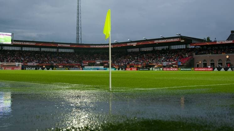 Themen der Woche - SPORT Themen der Woche - SPORT Bilder des Tages - SPORT Blick über das durchnässte Spielfeld, Stadion, general view over the wet pitch, stadium, Fussball, UEFA Women s EURO 2017, Viertelfinale, Deutschland - Dänemark, xobx