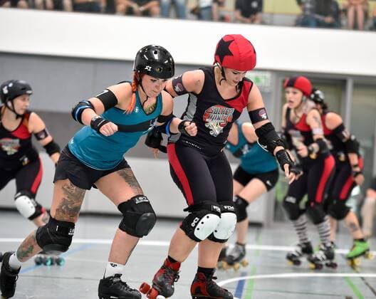 29.07.2017 - Rollerderby Roller Derby - 3. Bundesliga Frauen - Sucker Punch Rollergirls Nürnberg - Riot Rocketz Leipzig - OGo - Phoenix (86, Sucker Punch Rollergirls, rot Jammer)