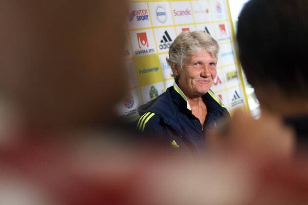 170730 Förbundskapten Pia Sundhage blir intervjuad pa en pressträff med det svenska landslaget under dag 15 av fotbolls-EM den 30 juli 2017 i Arnhem.  Copyright: CARLxSANDIN BB170730CS005