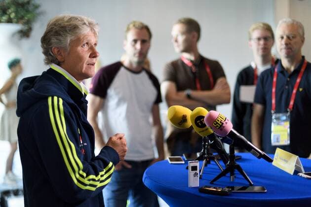 170730 Förbundskapten Pia Sundhage blir intervjuad pa en pressträff med det svenska landslaget under dag 15 av fotbolls-EM den 30 juli 2017 i Arnhem.  Copyright: CARLxSANDIN BB170730CS010