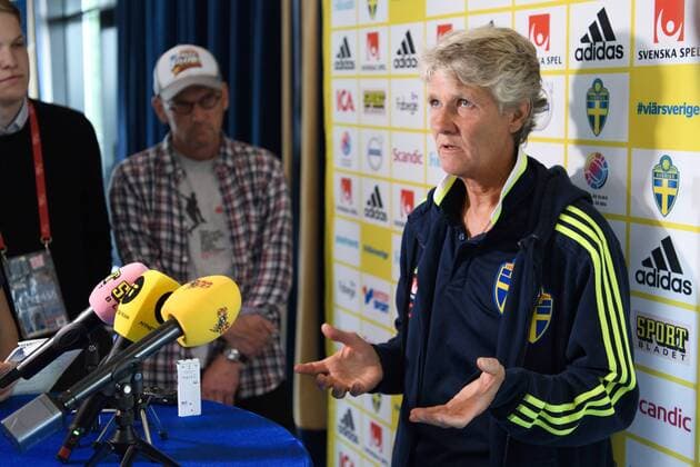 170730 Förbundskapten Pia Sundhage blir intervjuad pa en pressträff med det svenska landslaget under dag 15 av fotbolls-EM den 30 juli 2017 i Arnhem.  Copyright: CARLxSANDIN BB170730CS011