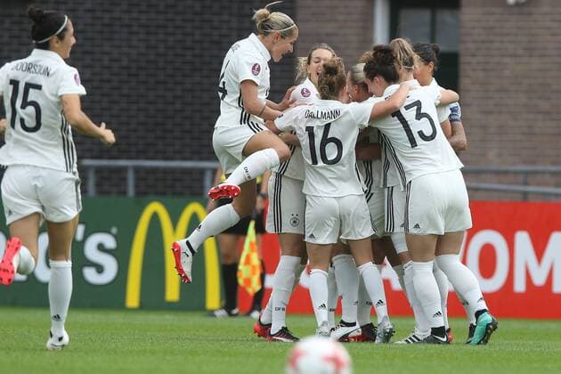 Isabel Kerschowski of Germany women, Linda Dallmann of Germany women, Sara Dabritz of Germany women during the UEFA WEURO 2017 quarter finale match between Germany and Denmark at the Sparta stadium Het Kasteel on July 30, 2017 in Rotterdam, The Netherlands Women: Germany v Denmark UEFA WEURO 2017 2017 2018 xVIxVIxImagesx xTomxBodexMultimediaxIVx 8348226