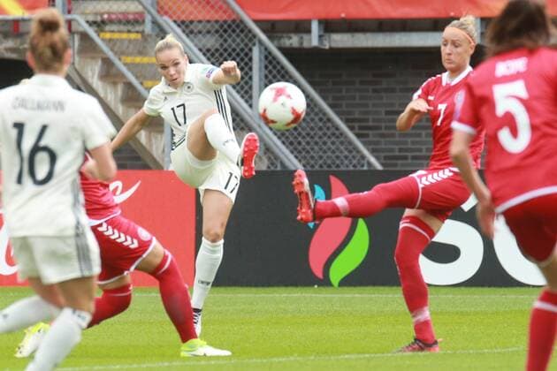 30.07.2017, xkvx, Fussball Frauen EM, Deutschland - Daenemark, emspor, v.l. Goal scored, Tor zum 1:0 durch Isabel Kerschowski (DFB Deutsche Fussball Nationalmanschaft Damen) Rotterdam