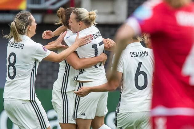 ROTTERDAM, 30-07-2017 , EK Vrouwenvoetbal 2017 , Women s Euro 2017 , Kwartfinale Duitsland - Denemarken , Sparta Stadion het Kasteel , Duitsland speelster Isabel Kerschowski scoort de 1-0 en viert dit Duitsland - Denemarken  x1659294x