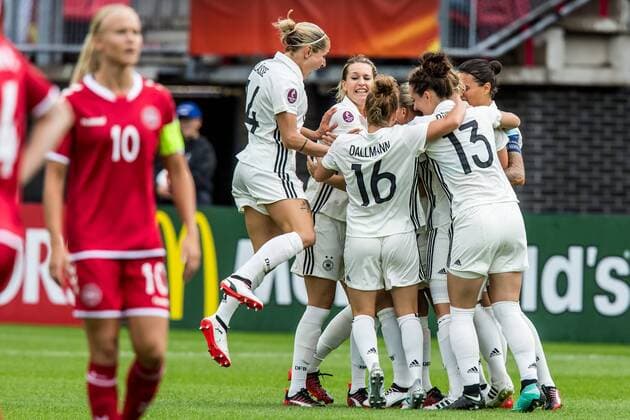 ROTTERDAM, 30-07-2017 , EK Vrouwenvoetbal 2017 , Women s Euro 2017 , Kwartfinale Duitsland - Denemarken , Sparta Stadion het Kasteel , Speelster van Duitsland vieren de 1-0 van Duitsland speelster Isabel Kerschowski terwijl Speelster van Denemarken Pernille Harder (l) baalt Duitsland - Denemarken  x1659295x
