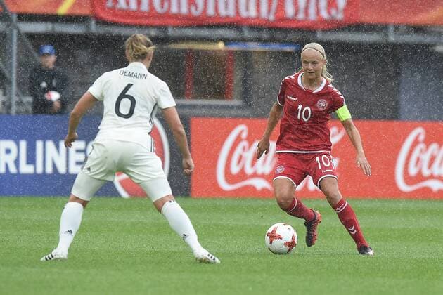 Fußball UEFA Women s Euro Viertelfinale Deutschland - Dänemark am 30.07.2017 im Sparta Stadion in Rotterdam Kristin Demann ( Deutschland ), links - Pernille Harder ( Dänemark ), rechts xRx