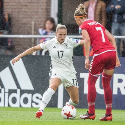 ROTTERDAM, 30-07-2017 , EK Vrouwenvoetbal 2017 , Women s Euro 2017 , Kwartfinale Duitsland - Denemarken , Sparta Stadion het Kasteel , Duitsland speelster Isabel Kerschowski (l) in duel met Speelster van Denemarken Sanne Troelsgaard (r) Duitsland - Denemarken  x1659300x