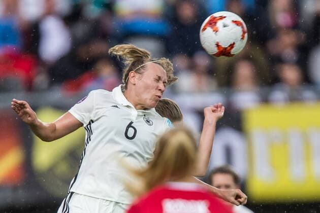 ROTTERDAM, 30-07-2017 , EK Vrouwenvoetbal 2017 , Women s Euro 2017 , Kwartfinale Duitsland - Denemarken , Sparta Stadion het Kasteel , Duitsland speelster Kristin Demann in kopduel Duitsland - Denemarken  x1659302x