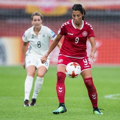 ROTTERDAM, 30-07-2017 , EK Vrouwenvoetbal 2017 , Women s Euro 2017 , Kwartfinale Duitsland - Denemarken , Sparta Stadion het Kasteel , Speelster van Denemarken Nadia Nadim (r) in duel met Duitsland speelster Lena Goessling (l) Duitsland - Denemarken  x1659305x
