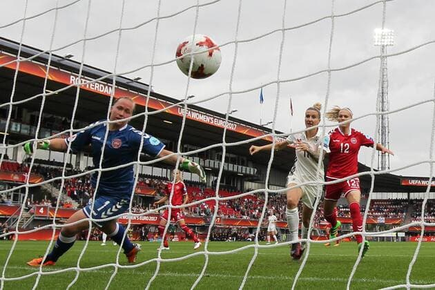 30.07.2017, xkvx, Fussball Frauen EM, Deutschland - Daenemark, emspor, v.l. Goal scored, Tor zum 1:0 durch Isabel Kerschowski (DFB Deutsche Fussball Nationalmanschaft Damen) Rotterdam