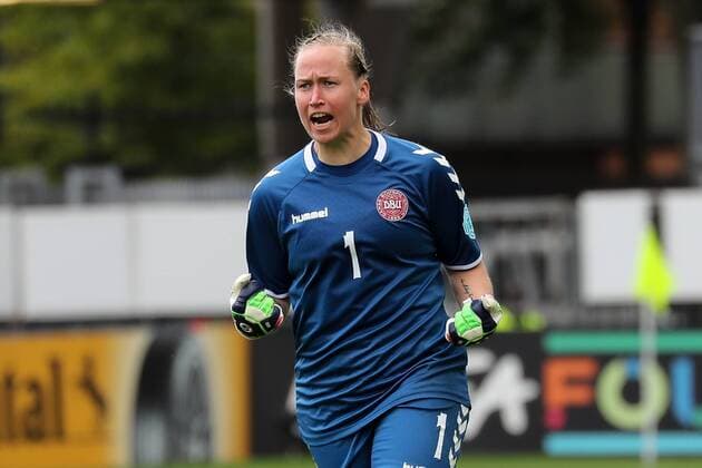 Stina Lykke Petersen (Torwart, Dänemark, 1), jubeln über das Tor zum 1:1, Jubel, Torjubel, Torerfolg, celebrate the goal, goal, celebration, Jubel ueber das Tor, optimistisch, Action, Aktion, Fussball, UEFA Women s EURO 2017, Viertelfinale, Deutschland - Dänemark, xozx