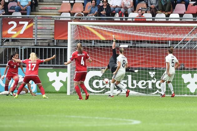 Fußball UEFA Women s Euro Viertelfinale Deutschland - Dänemark am 30.07.2017 im Sparta Stadion in Rotterdam Tor zum 1:1 durch Nadia Nadim ( Dänemark ) xRx