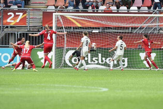 Fußball UEFA Women s Euro Viertelfinale Deutschland - Dänemark am 30.07.2017 im Sparta Stadion in Rotterdam Tor zum 1:1 durch Nadia Nadim ( Dänemark ) xRx