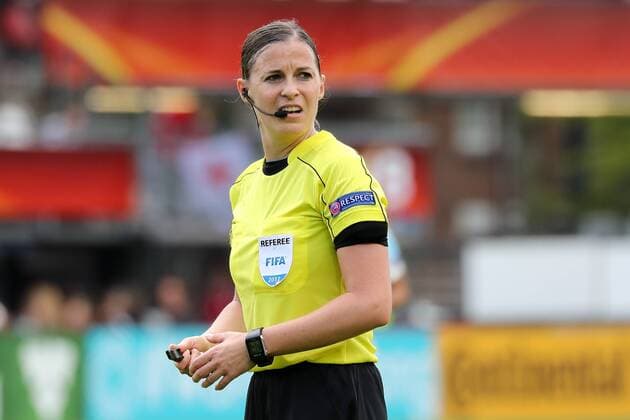 Katalin Kulscar (Schiedsrichterin, Ungarn), Einzelbild, Aktion, Action, Fussball, UEFA Women s EURO 2017, Viertelfinale, Deutschland - Dänemark, xozx