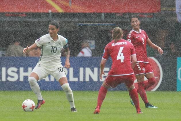 30.07.2017, xkvx, Fussball Frauen EM, Deutschland - Daenemark, emspor, v.l. Dzsenifer Marozsan (DFB Deutsche Fussball Nationalmanschaft Damen), Maja Kildemoes (Damen Nationalmannschaft Daenemark) Rotterdam