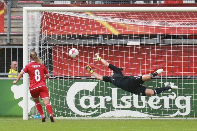 30.07.2017, xkvx, Fussball Frauen EM, Deutschland - Daenemark, emspor, v.l. Goal scored, Tor zum 1:2 durch Theresa Nielsen (Damen Nationalmannschaft Daenemark) Rotterdam