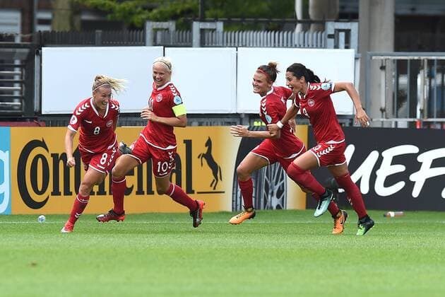 Fußball UEFA Women s Euro Viertelfinale Deutschland - Dänemark am 30.07.2017 im Sparta Stadion in Rotterdam Torjubel zum 1:2 durch Theresa Nielsen ( Dänemark ) xRx