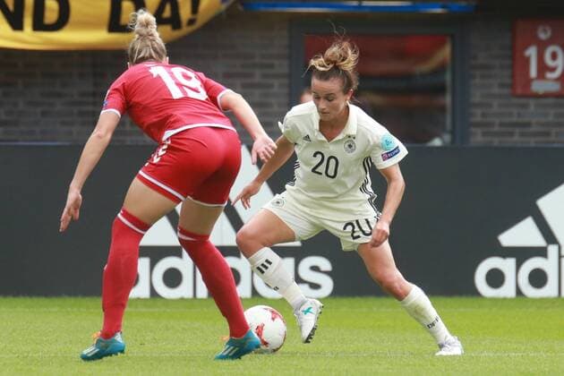 30.07.2017, xkvx, Fussball Frauen EM, Deutschland - Daenemark, emspor, v.l. Cecilie Sandvej (Damen Nationalmannschaft Daenemark), Lina Magull (DFB Deutsche Fussball Nationalmanschaft Damen) Rotterdam