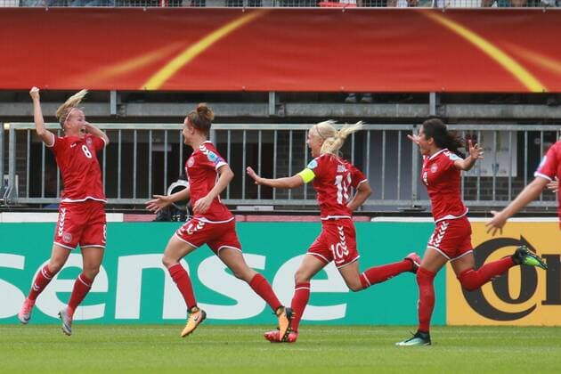 30.07.2017, xkvx, Fussball Frauen EM, Deutschland - Daenemark, emspor, v.l. Torjubel, Goal celebration, celebrate the goal zum 1:2 durch Theresa Nielsen (Damen Nationalmannschaft Daenemark) mit der Mannschaft Rotterdam