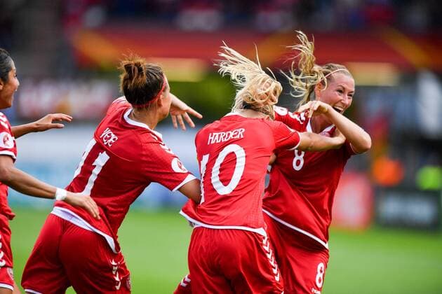 Jubel, Freuen, celebrate, happy, cheer , Goal Celebration Dänemark , Torschützin Theresa Nielsen (Dänemark) (8) mit Pernille Harder (Daenemark, Denmark) (10) Katrine Veje (Daenemark, Denmark) (11), Fussball, UEFA Women s EURO 2017, Viertelfinale, Deutschland - Dänemark, xmkx
