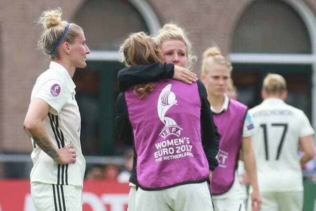 30.07.2017, xkvx, Fussball Frauen EM, Deutschland - Daenemark, emspor, v.l. Svenja Huth (DFB Deutsche Fussball Nationalmanschaft Damen) enttaeuscht, enttaeuscht schauend, dissapointed Rotterdam