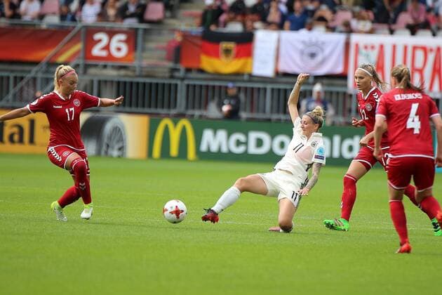 30.07.2017 xcex Niederlande, Holland, Deutschland, Fussball, Frauenfussball Womens Euro 2017, Frauenfussball EM, Europameisterschaft Viertelfinale Deutschland gegen Dänemark Line Jensen (DAN) und Anja Mittag (GER)