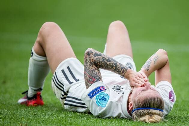 ROTTERDAM, 30-07-2017 , EK Vrouwenvoetbal 2017 , Women s Euro 2017 , Kwartfinale Duitsland - Denemarken , Sparta Stadion het Kasteel , Duitsland speelster Anja Mittag baalt van de 1-2 nederlaag en uitschakeling Duitsland - Denemarken  x1659392x